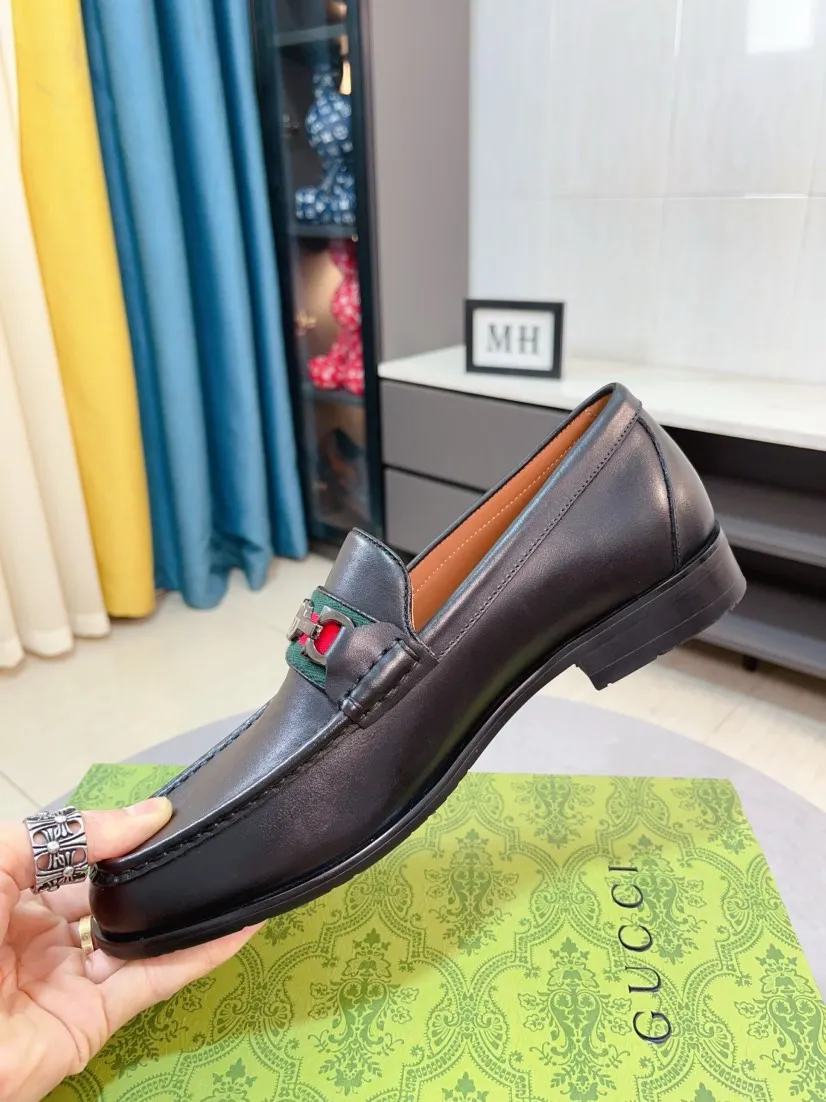 Men's shoes 💰500🌹🌹Niuli [GUCCI Gucci] A new style of formal men's leather shoes is coming~ The original quality upper is made of patent leather imported from Italy, the leather is soft and delicate, comfortable and soft first-layer cowhide lining, rubber wear-resistant outsole, the shoe shape is dignified and domineering, and the luxury charm cannot be concealed! The natural and free nouveau riche leads the trend. Code number: 38-44
